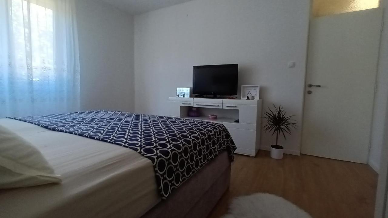 Leona Apartment-Perfect For Four Split Eksteriør billede