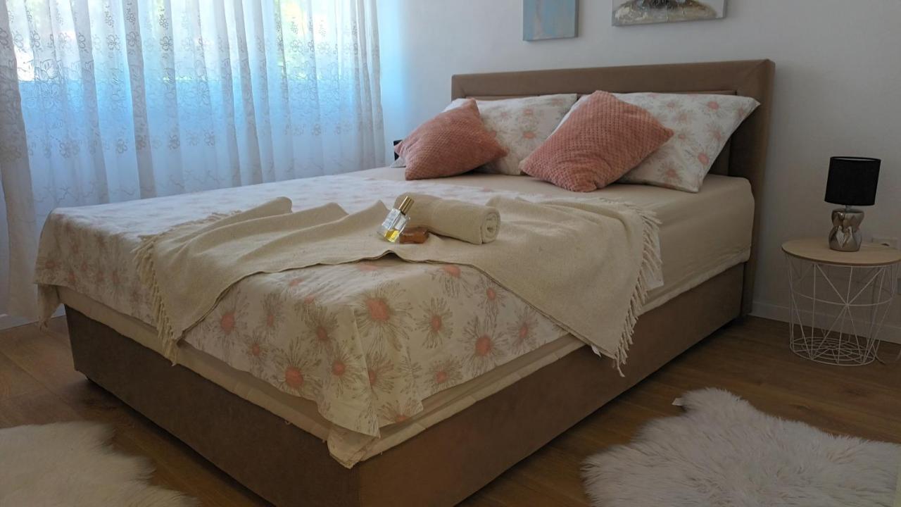 Leona Apartment-Perfect For Four Split Eksteriør billede