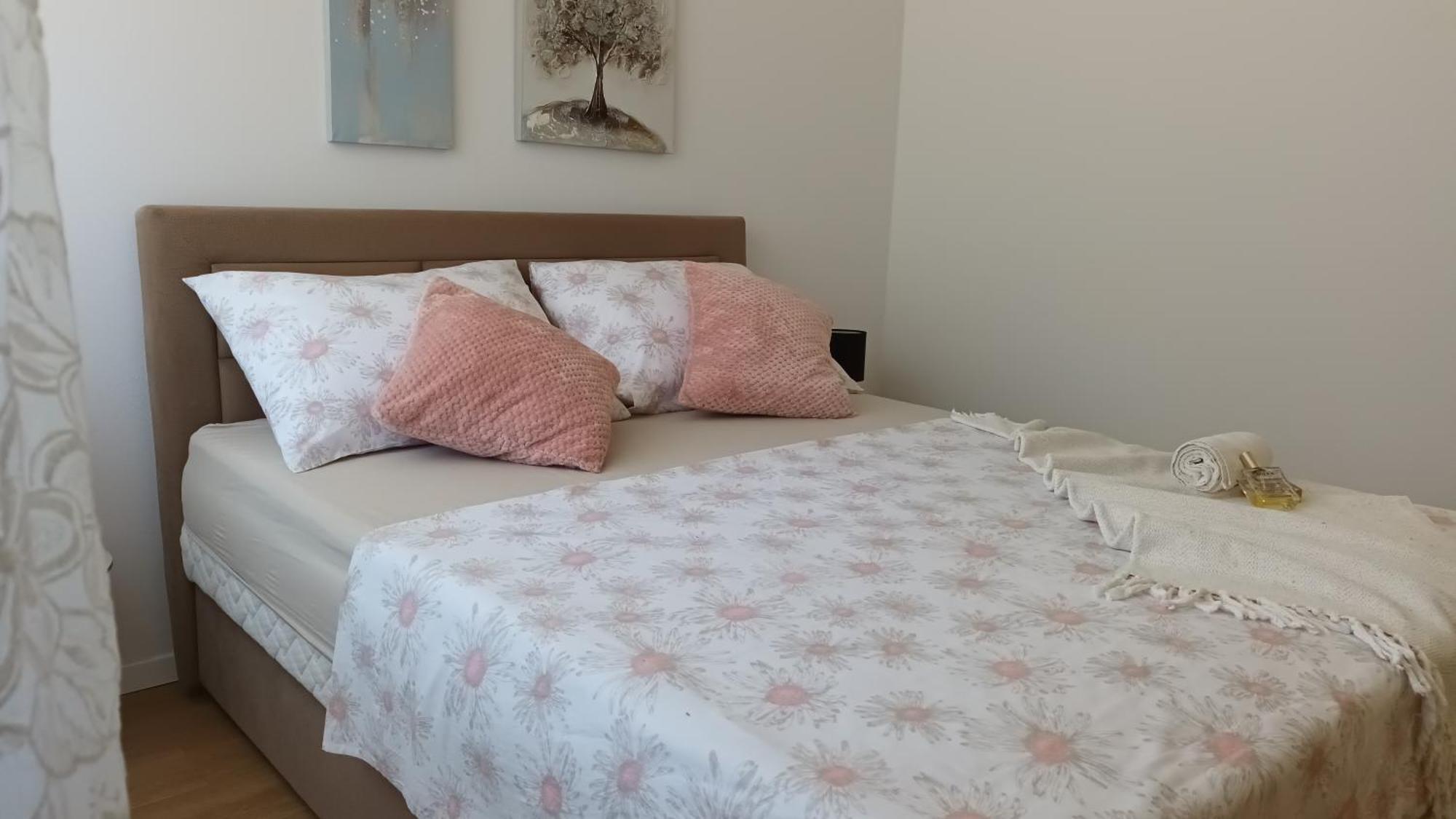 Leona Apartment-Perfect For Four Split Eksteriør billede